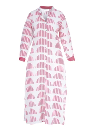 Chemise longue à motif rose sur fond blanc