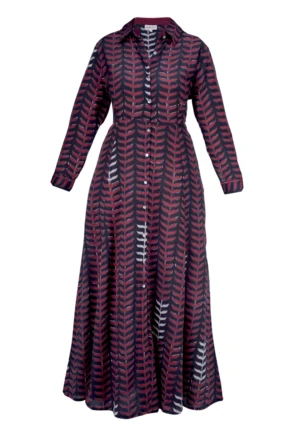 Robe à motif rouge foncé sur fond noir