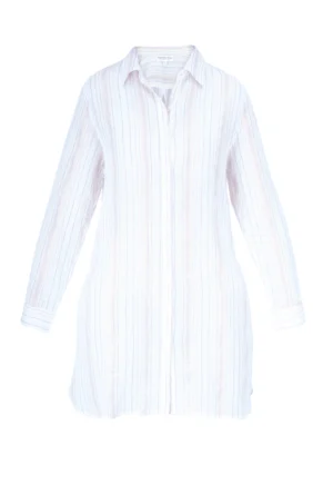 Robe chemise à rayure claire sur fond blanc