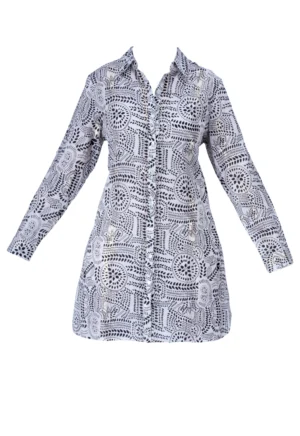 Robe chemise à motif noir sur fond blanc