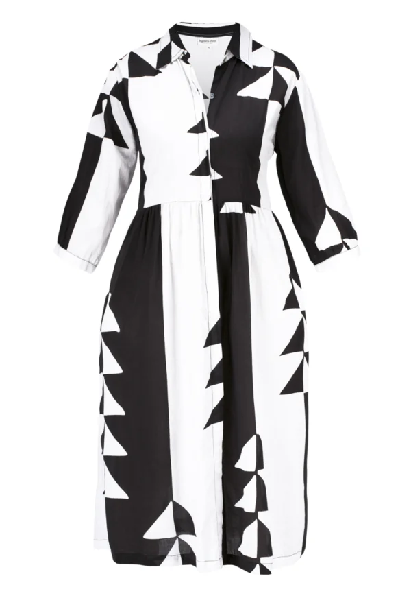 Robe motifs noir et sur fond blanc