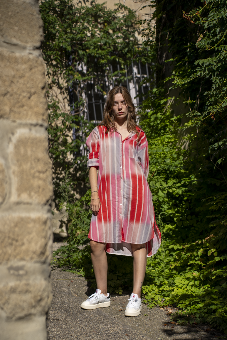Robe chemise femme à motif graphique, style élégant. collection Bagatelle France